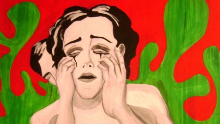Homme enlaçant une femme qui pleure