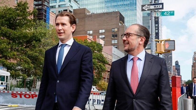 Alexander Schallenberg à droite succède à l'ex-chancelier fédéral Sebastian Kurz à gauche